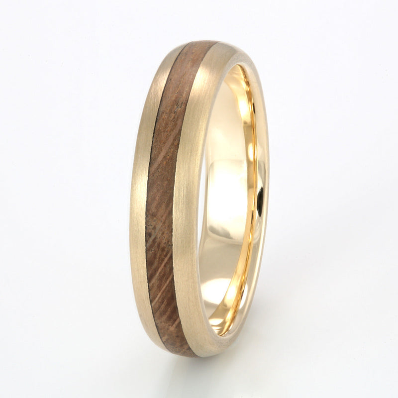 Brushed 9ct yellow gold men&