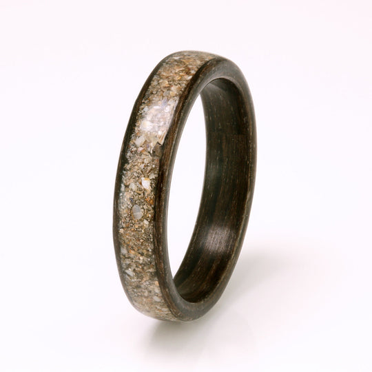 Bogwood Ring 4mm with Sand & Shell