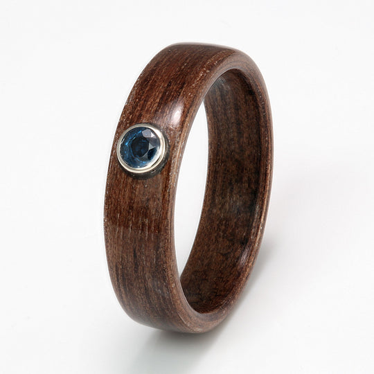 Walnut Ring 4.5mm with Sapphire